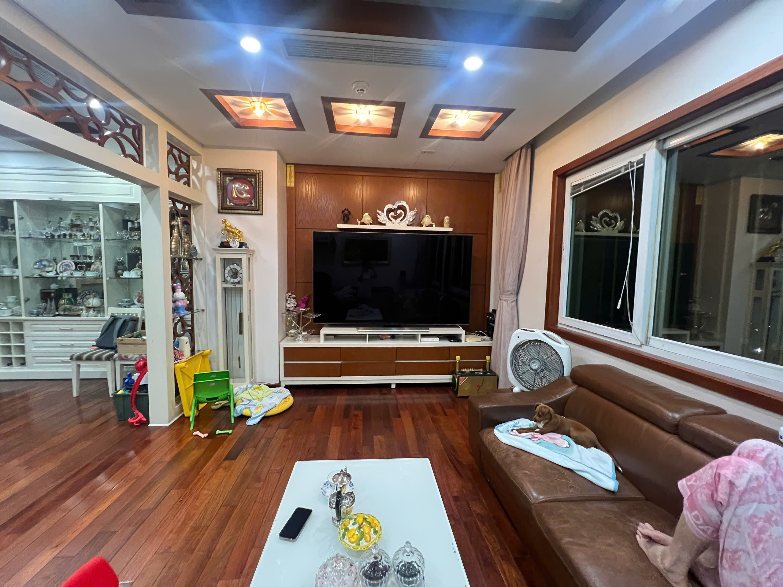 Bán căn hộ toà E4 Ciputra, Hà Nội dt 148m 04pn giá 13.8 tỷ